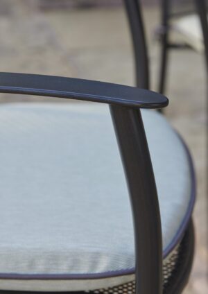 C0601-0200-Caredo-arm-detail-LIFESTYLE-scaled