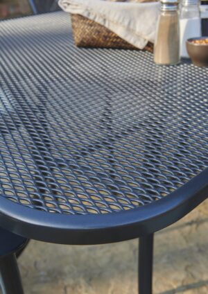 T0475-0200S-Mesh-table-top-detail-LIFESTYLE-scaled